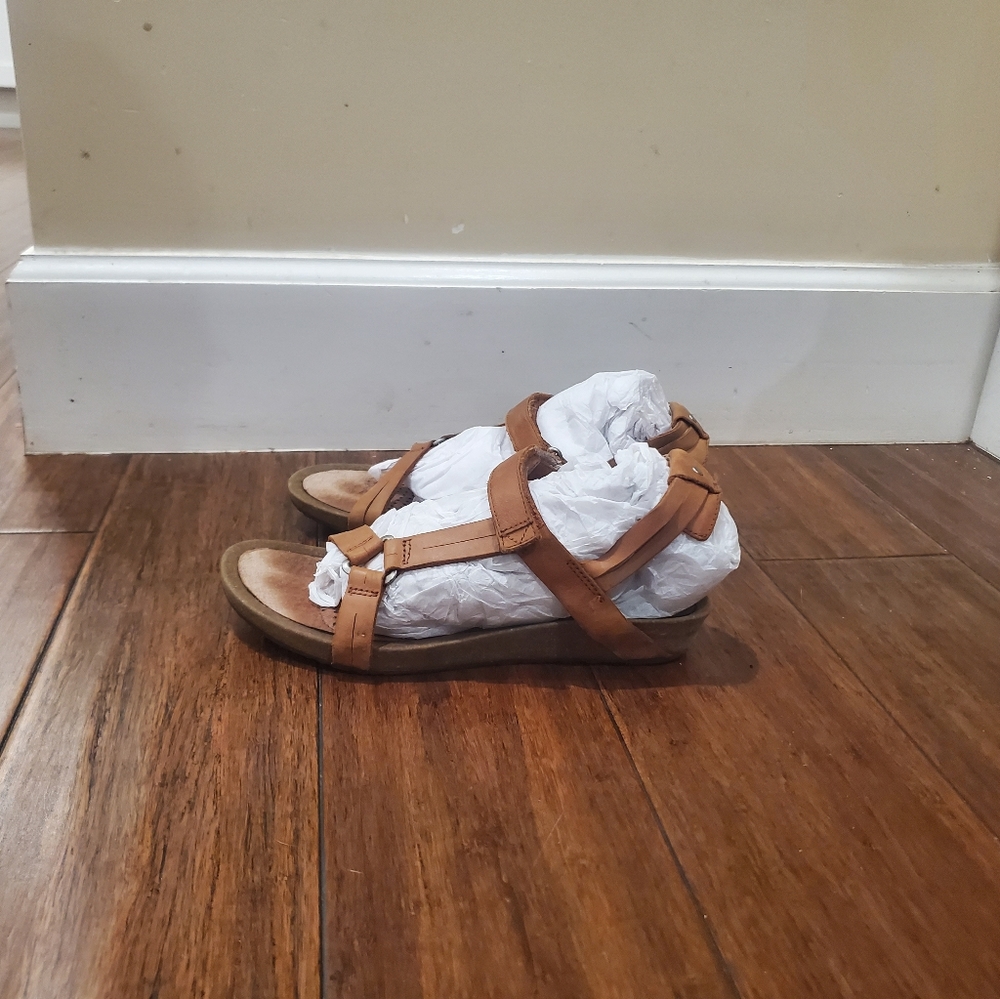 Teva leather sandals size 7